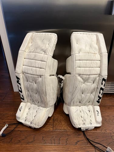 28" CCM  Extreme Flex E3.5 Goalie Leg Pads