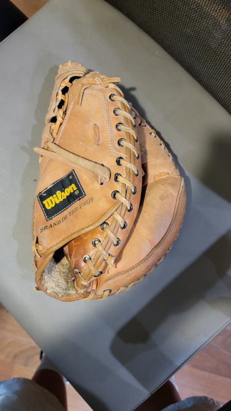 Chicago White Sox catcher, Carlton Fisk, slides into 2nd base wearing  Franklin gloves during a game against the…