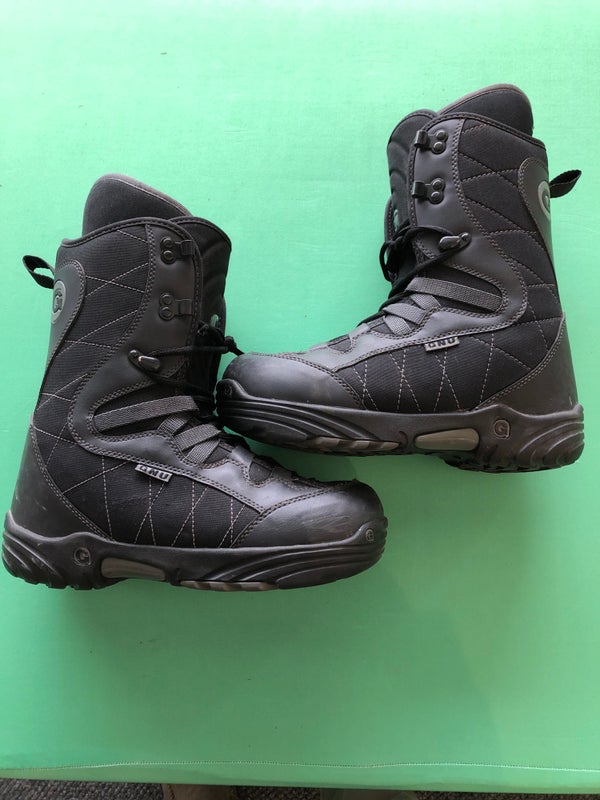Used GNU Hyak Snowboard Boots - Size: M 8.0 (W 9.0)