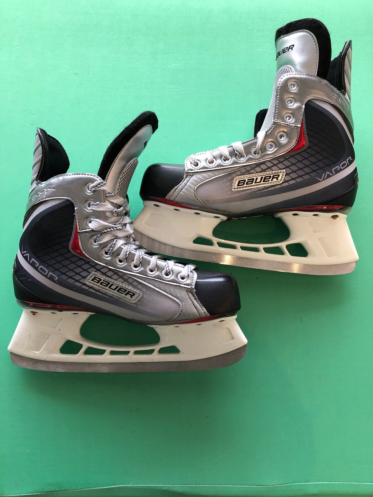 Used hockey skates – Size 43, Sharpening is included - Golden Skate