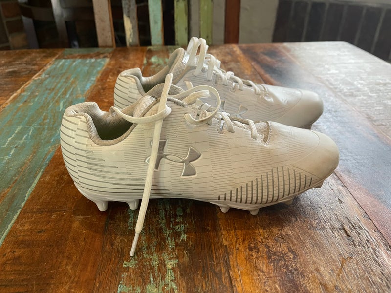 Under Armour Finisher- White Women's Molded Cleats Low Top