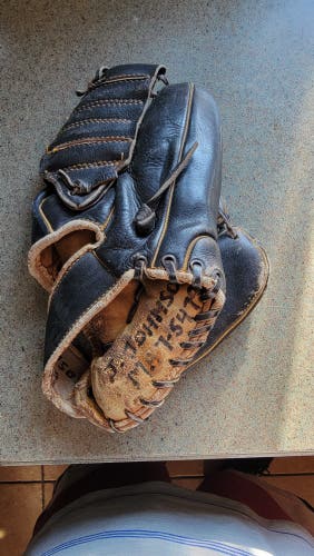 Vintage Right Hand Throw Baseball Glove 11.5"