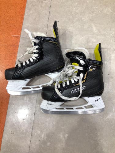 Used Junior Bauer Supreme S25 Hockey Skates D&R (Regular) 3.0