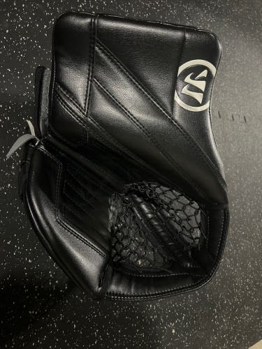 Used Regular Warrior Ritual G4 Sr Catch Glove