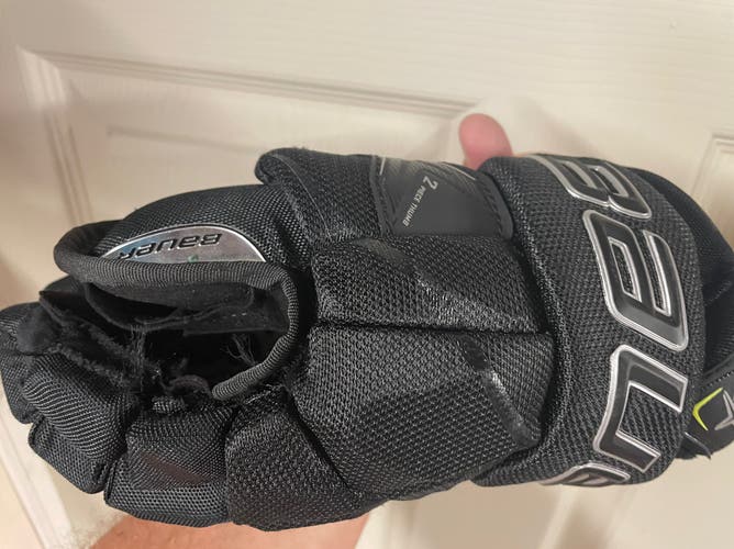Used Bauer 11"  Vapor 2X Gloves