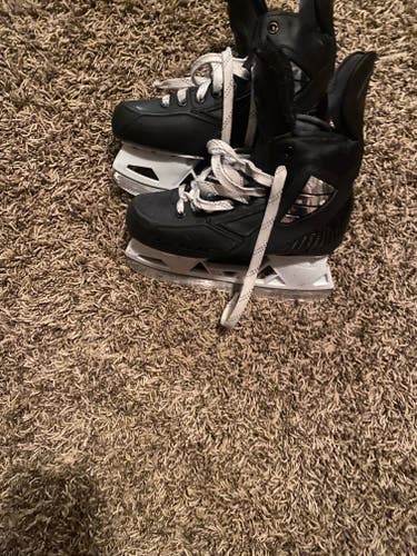Junior Used True Hockey Skates Size 5.5