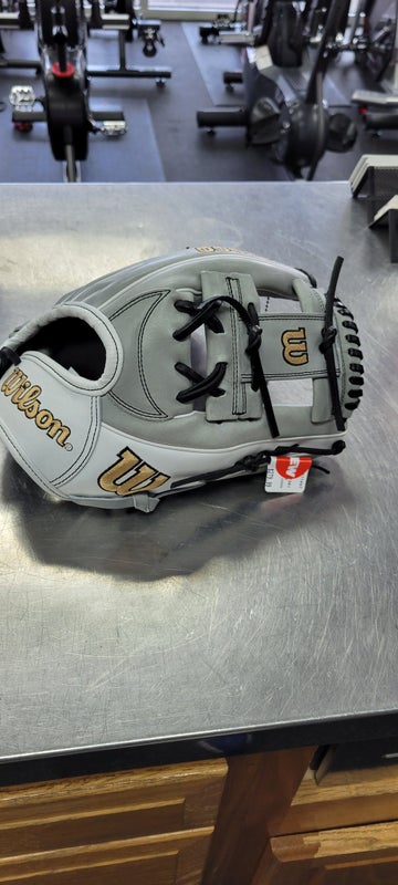 Wilson New Wilson A2000 11 3 4" Fielders Gloves