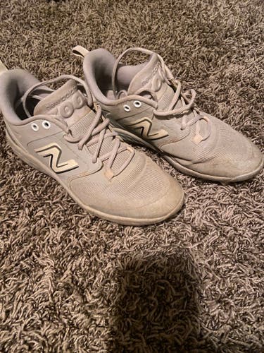 Gray Used Adult Men's Size 8.5 (Women's 9.5) Molded Cleats New Balance Low Top
