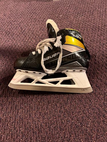 Intermediate Used GOALIE Bauer Supreme 3S Hockey Skates Regular Width Size 6