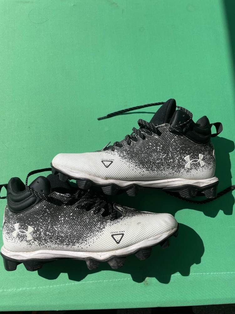 Used Men's 9.5 Molded Under Armour Cleats