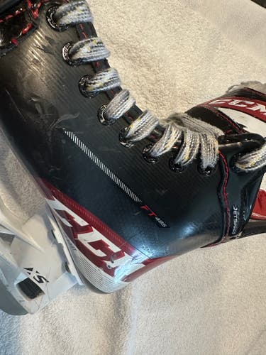 Junior Used CCM JetSpeed FT485 Hockey Skates Regular Width Size 3