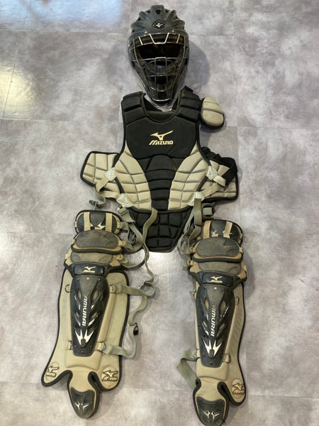 Mizuno Samurai Intermediate Fastpitch Softball Catchers Gear Set