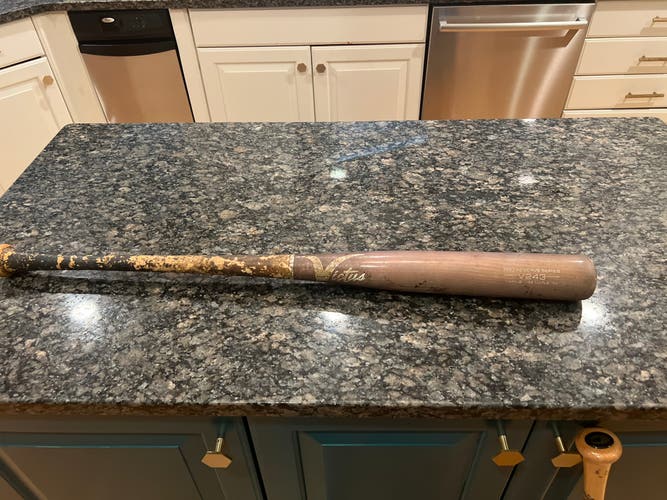 Victus 34/31 wood bat, will remove pine tar before sending, great bat going for $200 retail