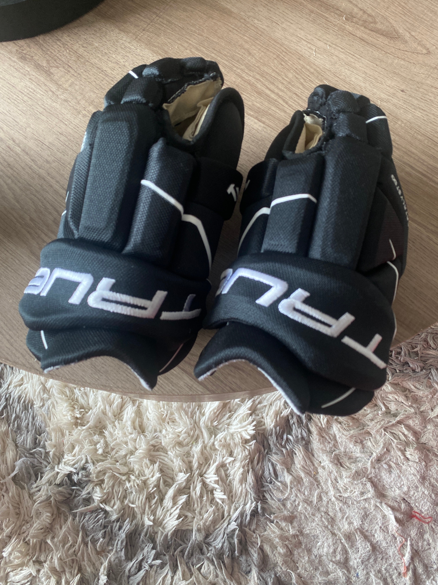 Used True Catalyst 5X Gloves 11"