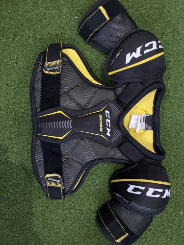 Great condition!! Junior Small CCM Tacks Hockey Shoulder