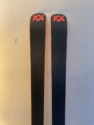 Volkl 183 cm Skis Without Bindings