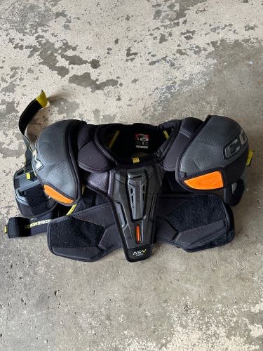 CCM ASV-Pro Medium Shoulder Pads