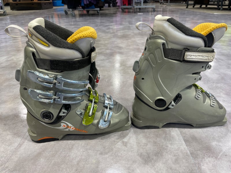 Used Women's Salomon Evolution 2 Ski Boots | SidelineSwap