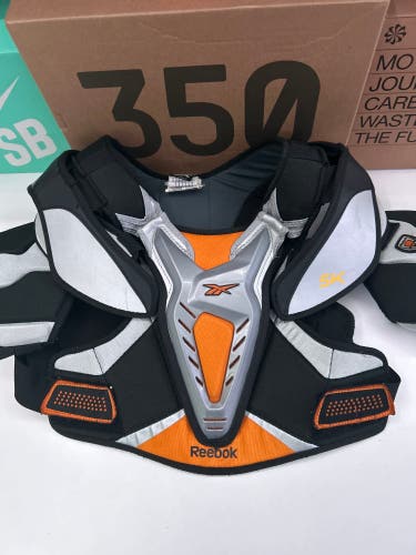 SP5K Reebok, shoulder pads