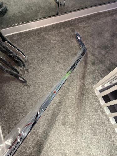 NEW Left P92M 70 Flex Vapor hyperlite 2 Hockey Stick