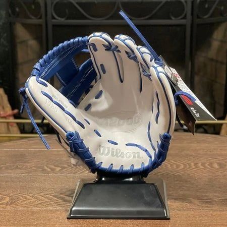 New Wilson Right Hand Throw Catcher's A2000 Baseball Glove 11.25"