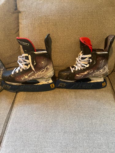 Bauer Size 10 Vapor Hyperlite Hockey Skates
