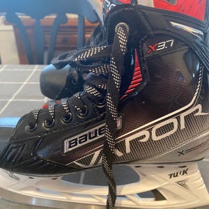 Bauer Vapor 3.7 hockey skates