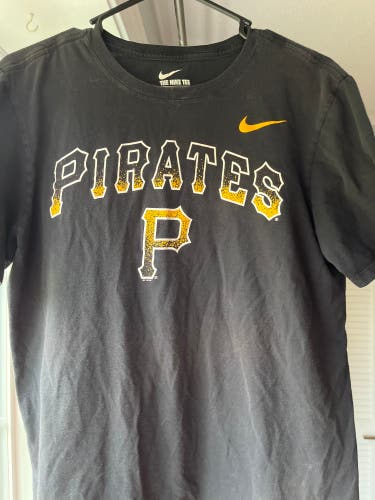 Nike Pirates Medium shirt