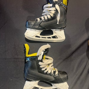 Junior Used Bauer Supreme S27 Hockey Skates D 1.5