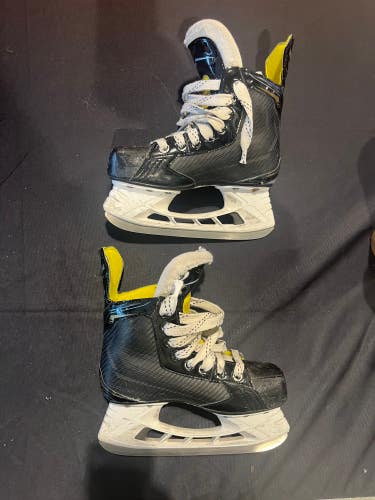 Junior Used Bauer Supreme S27 Hockey Skates D 1.5