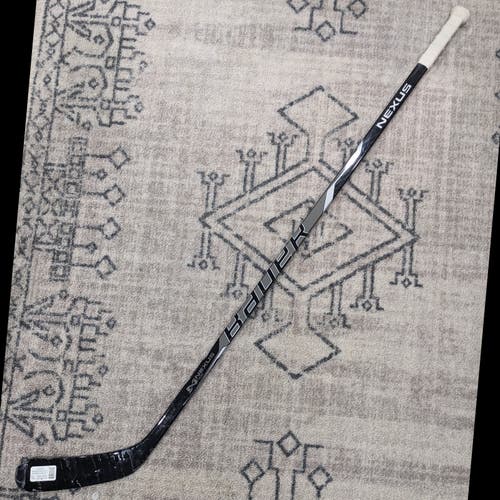 Used Senior Bauer Right Handed Nexus 400 Hockey Stick PM9