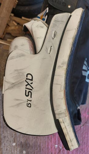 CCM Axis 1.9 Blocker