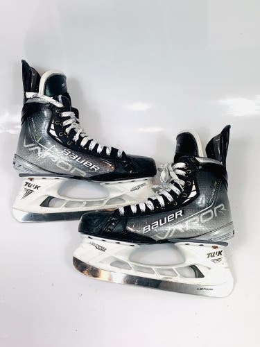 Bauer Regular Width Size 7 Vapor Hyperlite Hockey Skates
