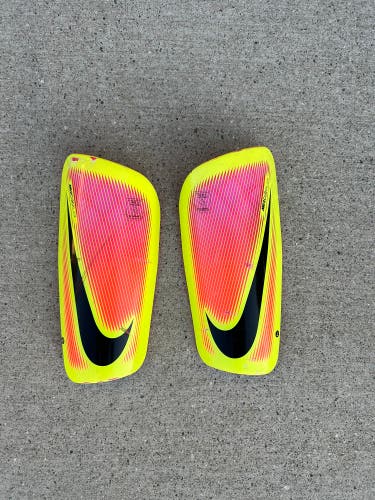 Unisex Large Nike Mercurial lite Shin Guards
