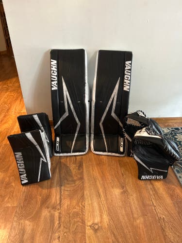 32" Vaughn Pro Stock SLR3 Pro Carbon Goalie Leg Pads