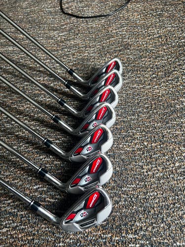 Men's Right Handed Uniflex Steel Shaft D300 Iron Set
