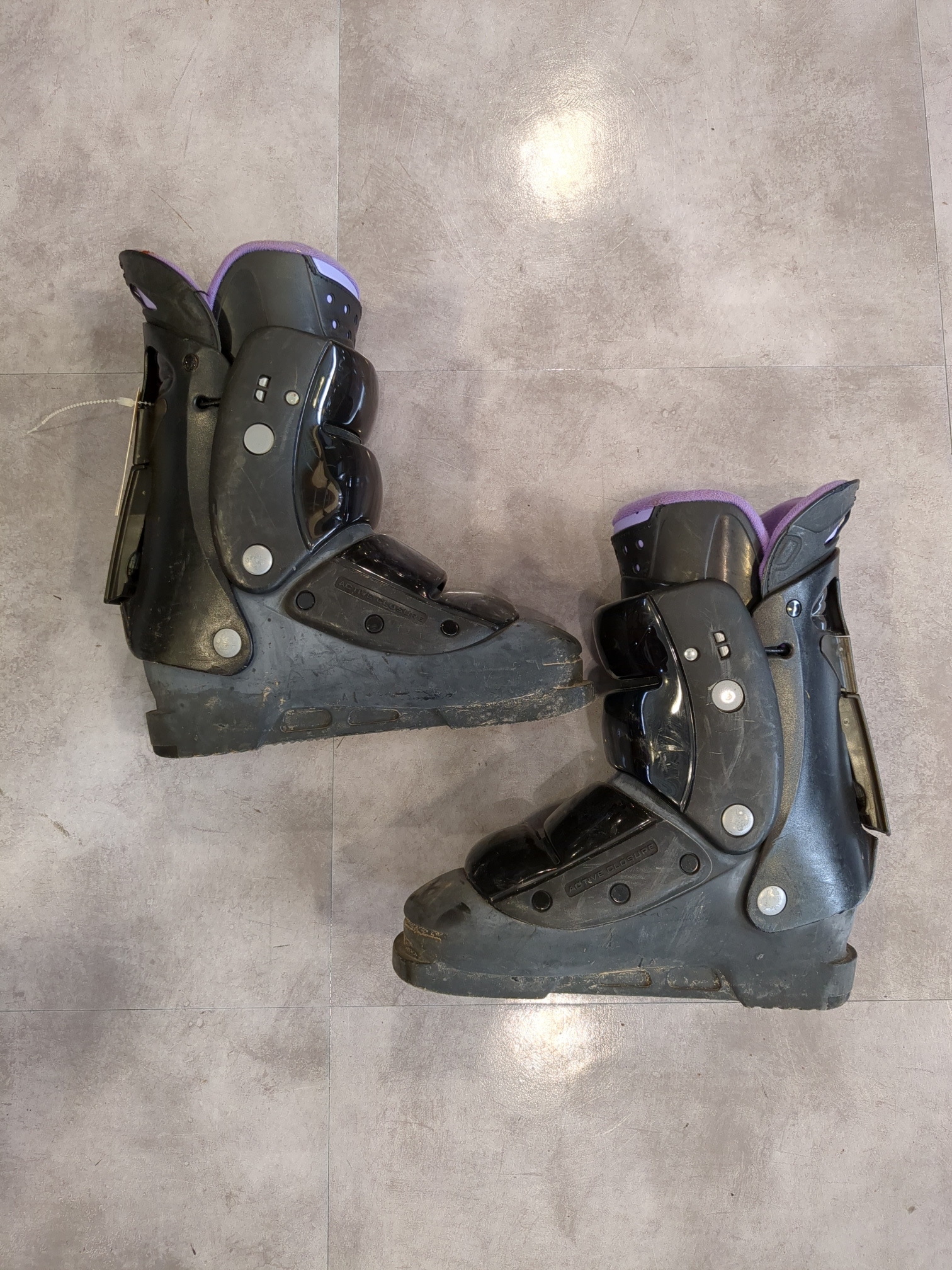 Mondo 22 & mondo 22.5 (263-269mm) Used Women's Nordica Ski Boots