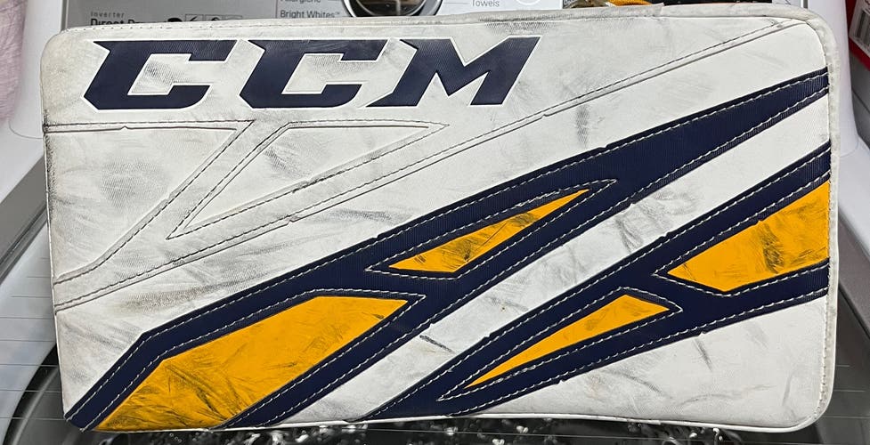 Used CCM Eflex 4.5 JR Blocker: Blue, White, Yellow