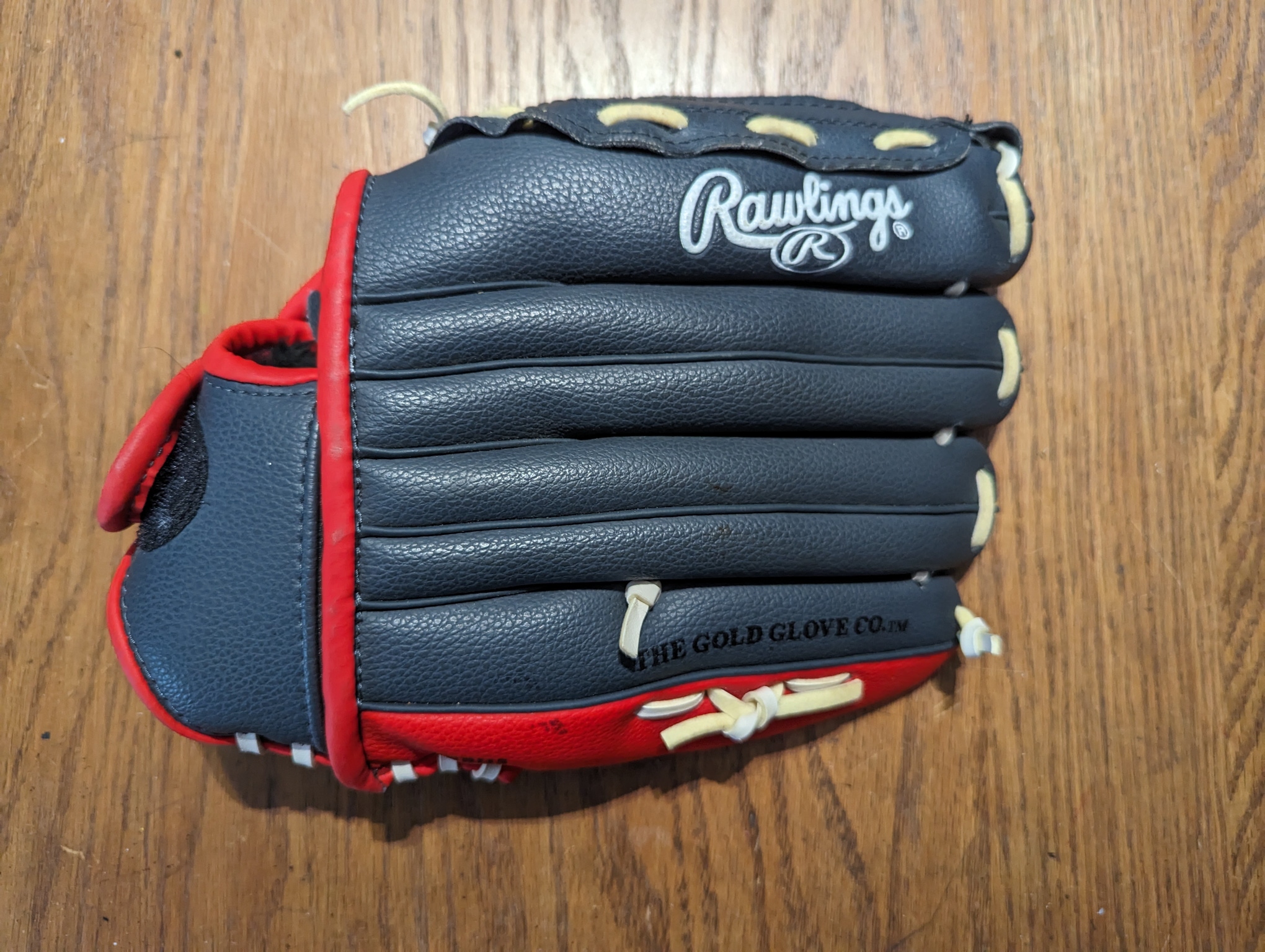 lightly Used left handed Rawlings players series 11.5 inch glove.
