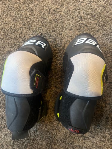 Used Large Bauer Vapor 2x Elbow Pads