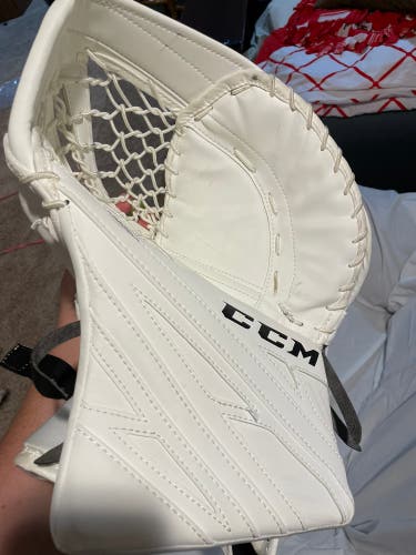 Used Regular Extreme flex 4.9 Goalie Glove