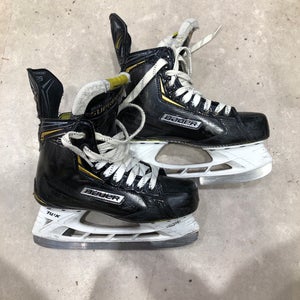Used Junior Bauer Supreme 2S Hockey Skates 6.5