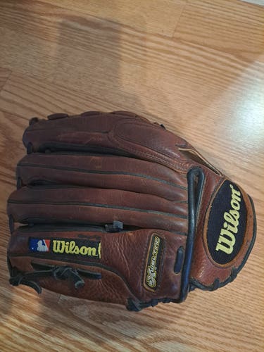 Used Wilson Right Hand Throw A905 Baseball Glove 11.75"