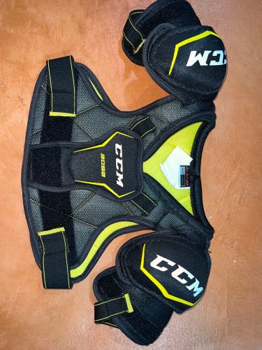 New Large CCM Tacks 3092 Shoulder Pads