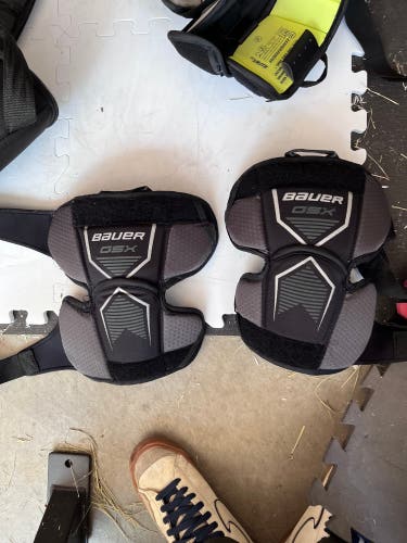 Bauer goalie knee pads