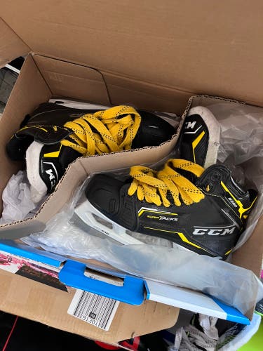 Used CCM Regular Width  Size 6 Super tacks 9370 Hockey Goalie Skates
