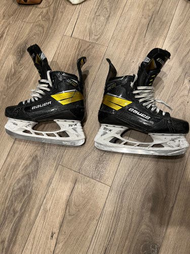 Used Bauer  Size 9.5 Supreme UltraSonic Hockey Skates