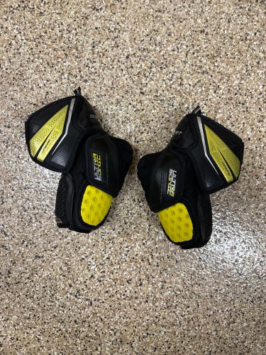 Bauer Junior Supreme Ultrasonic Elbow Pads, size Junior Small