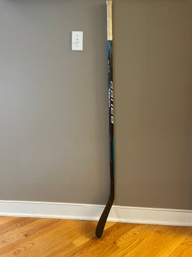 Junior Right Handed P92 Nexus Sync Hockey Stick