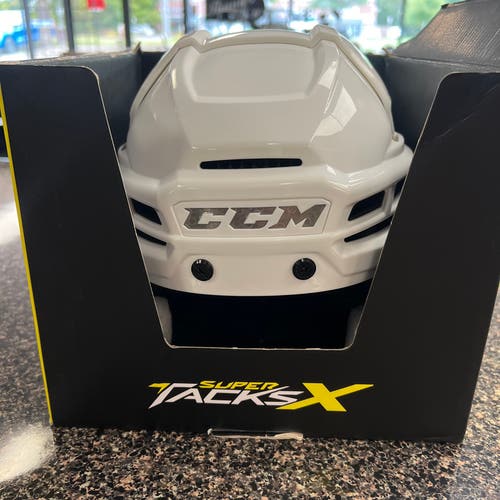 New Medium CCM  Super Tacks X Helmet